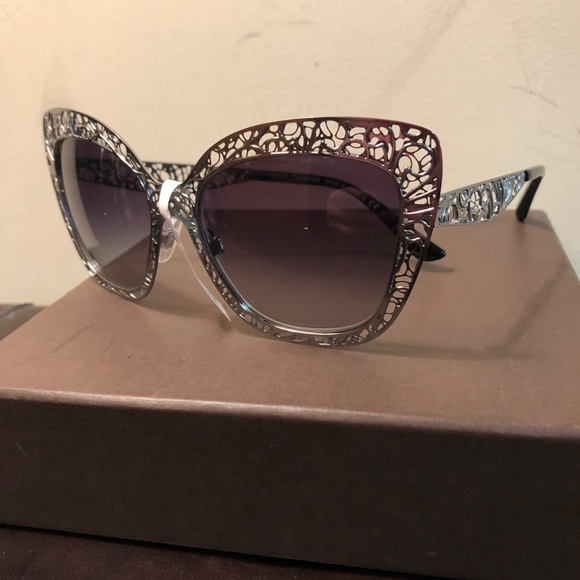 Dolce and Gabbana $420 retail sunglasses - Picture 1 of 4